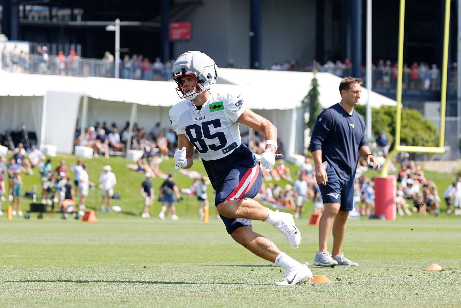 Patriots Lock Up Tight End After Waiving Receiver With Injury Designation